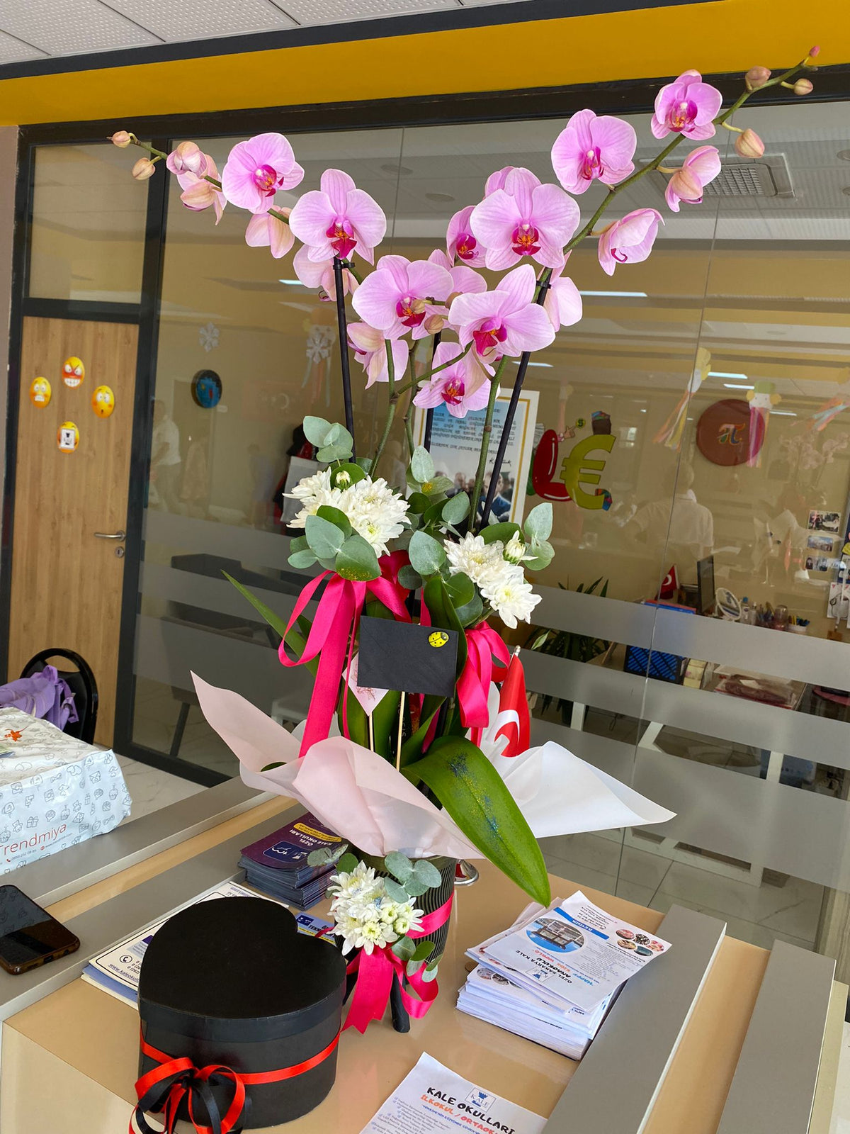 Pembe Orkide — Ayaklı Saksıda Luxury Süsleme